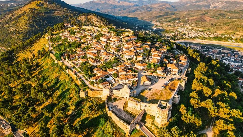 Home | AULONA ALBANIEN REISEN Berat Lart